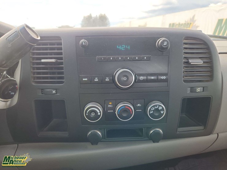 2012-chevrolet-silverado-3500-image-18