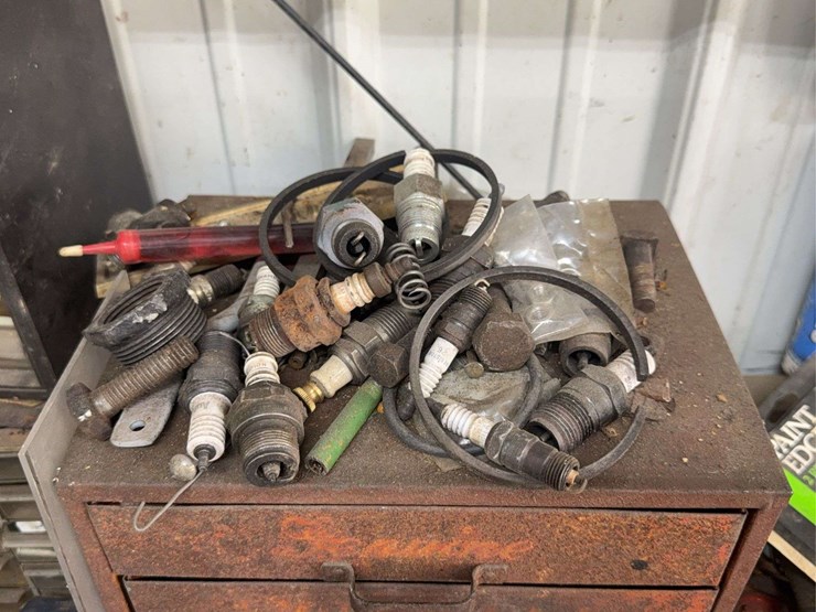 tools,-parts,-and-shop-related-items-image-11