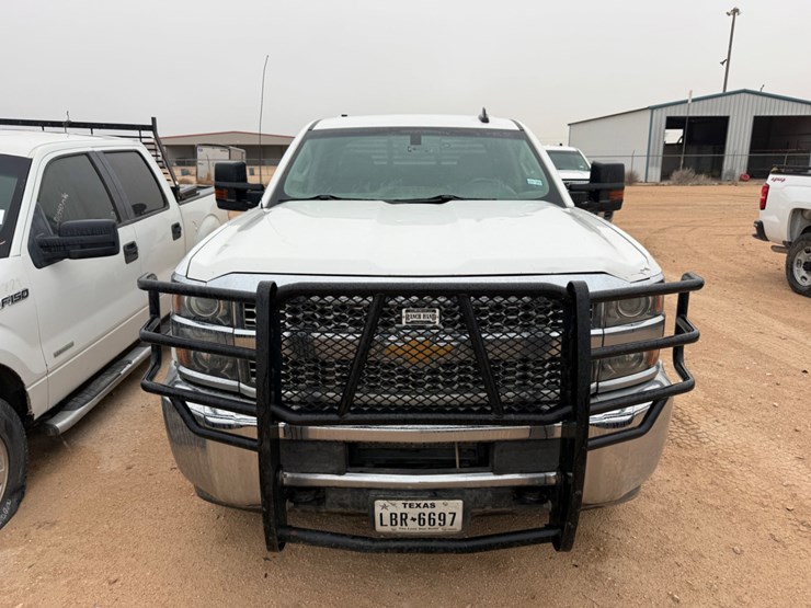 2019-chevrolet-silverado-2500hd-image-2