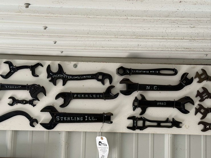 collection-of-assorted-wrenches-image-4