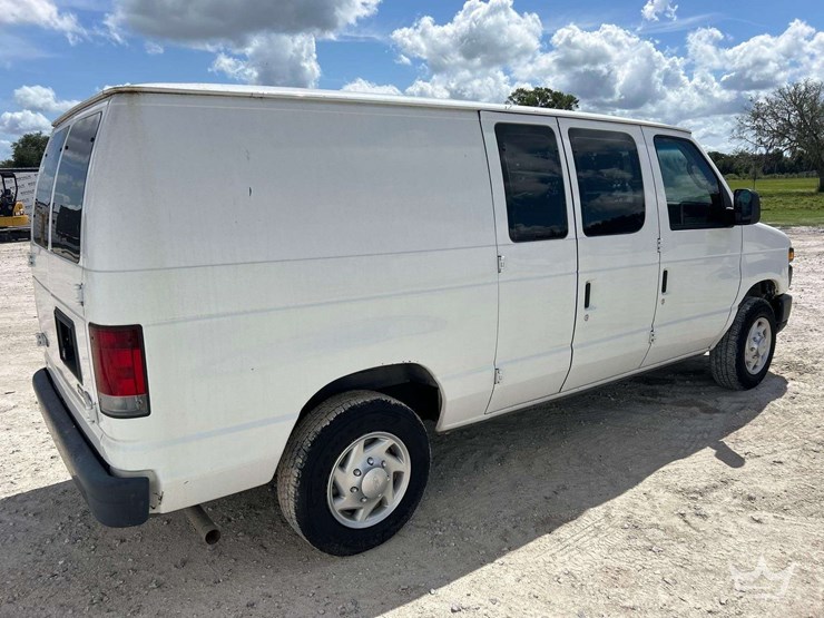 2009-ford-cargo-image-3