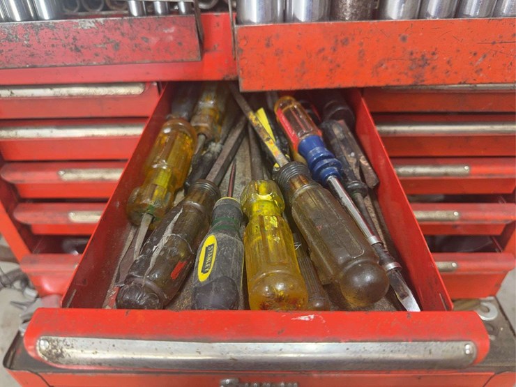 snap-on-tool-cabinet-with-assorted-tools-image-7