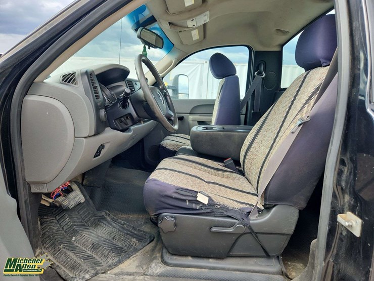 2012-chevrolet-silverado-3500-image-15