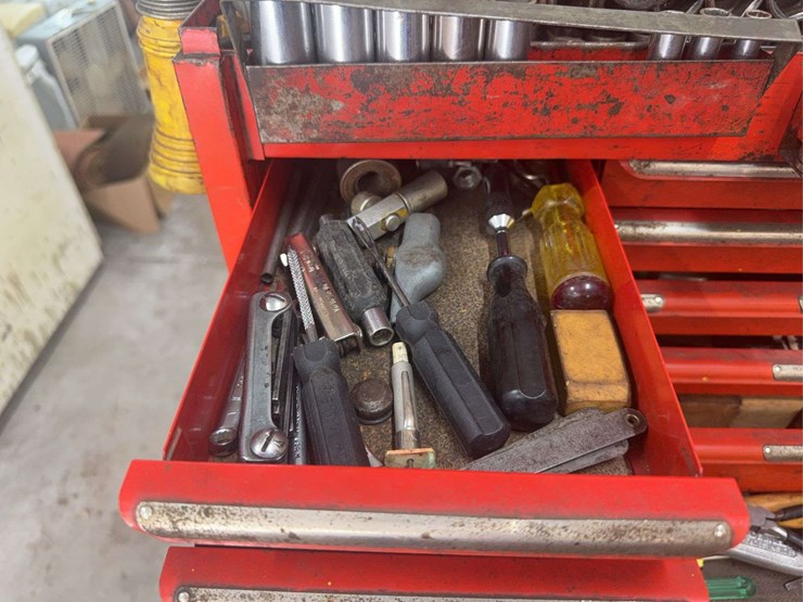 snap-on-tool-cabinet-with-assorted-tools-image-5