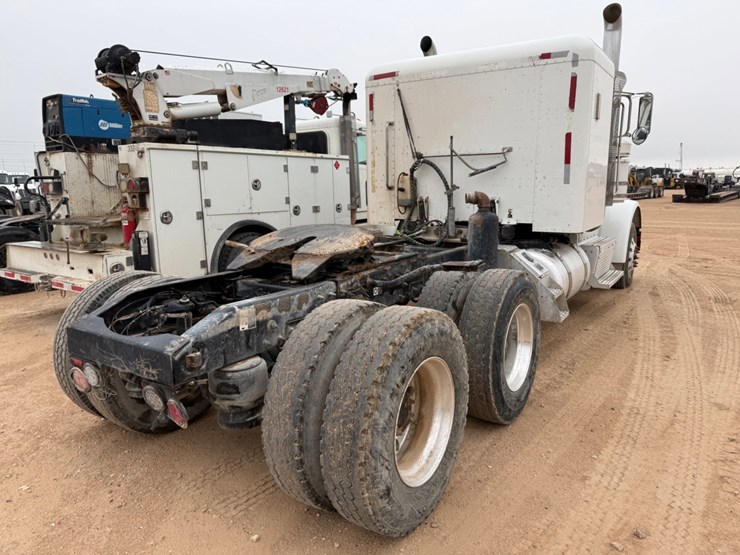 2013-peterbilt-367-image-15