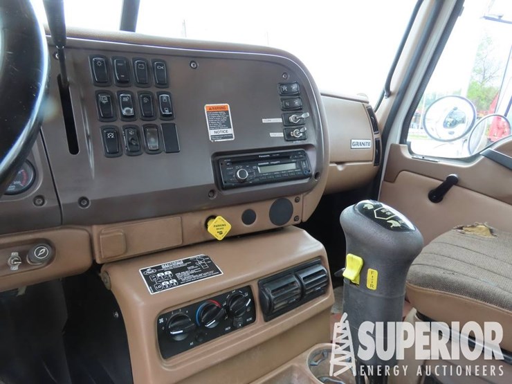 (x)-(19-1)-2006-mack-granite-cv213-3-axle-80-bbl-v...-image-8