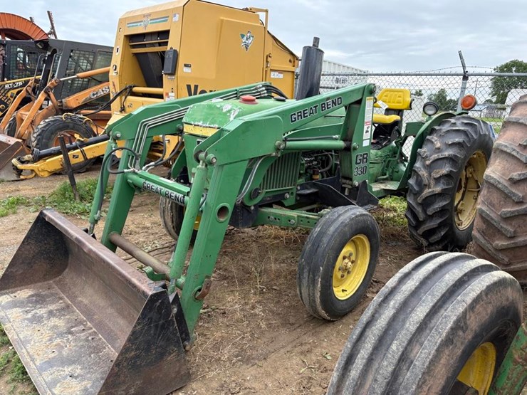 john-deere-2040-image-1