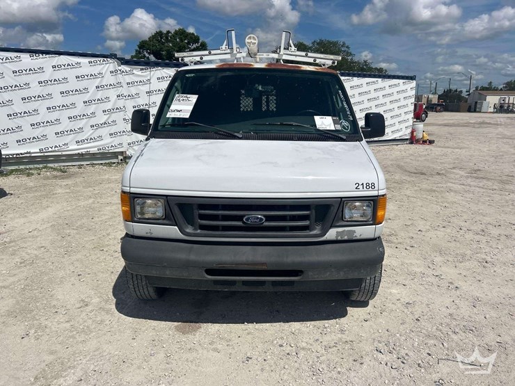 2005-ford-cargo-image-21