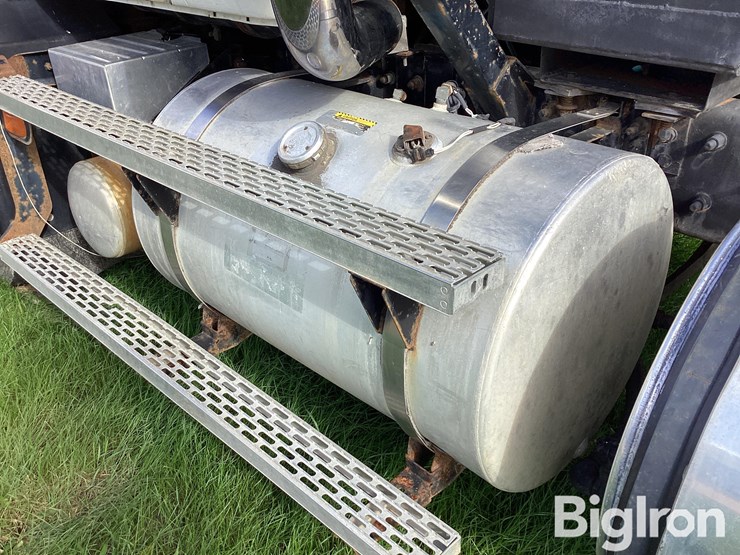 2000-mack-cl713-image-18