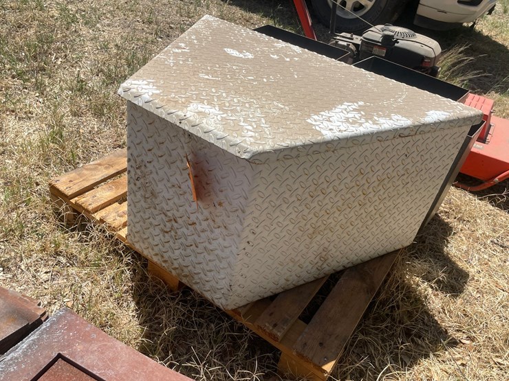 #1074-•-trailer-tool-box-image-2