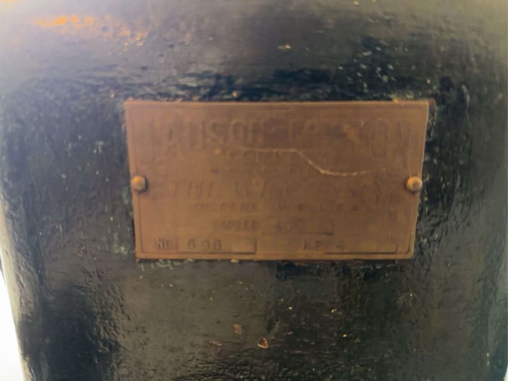 wisconsin-4-hp-side-shaft-engine-image-25