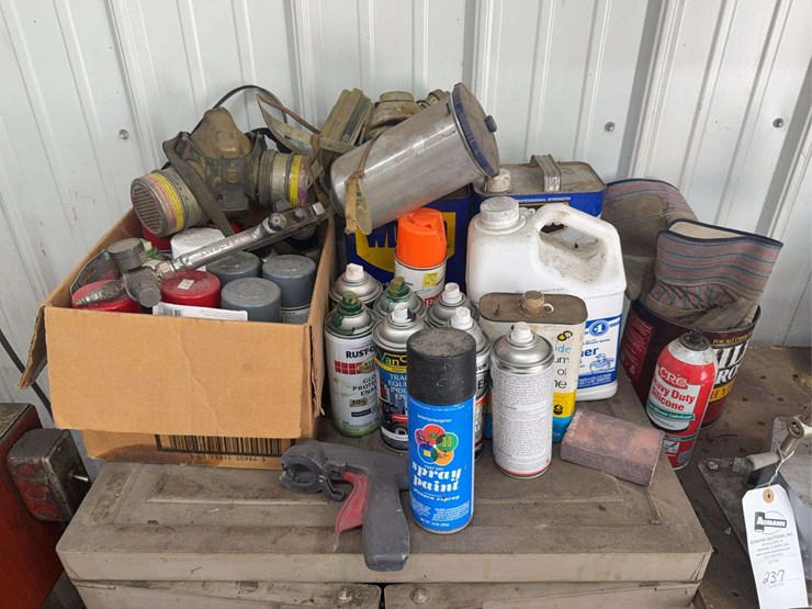 central-pneumatic-paint-shaker-with-assorted-paints-and-cabinet-image-4