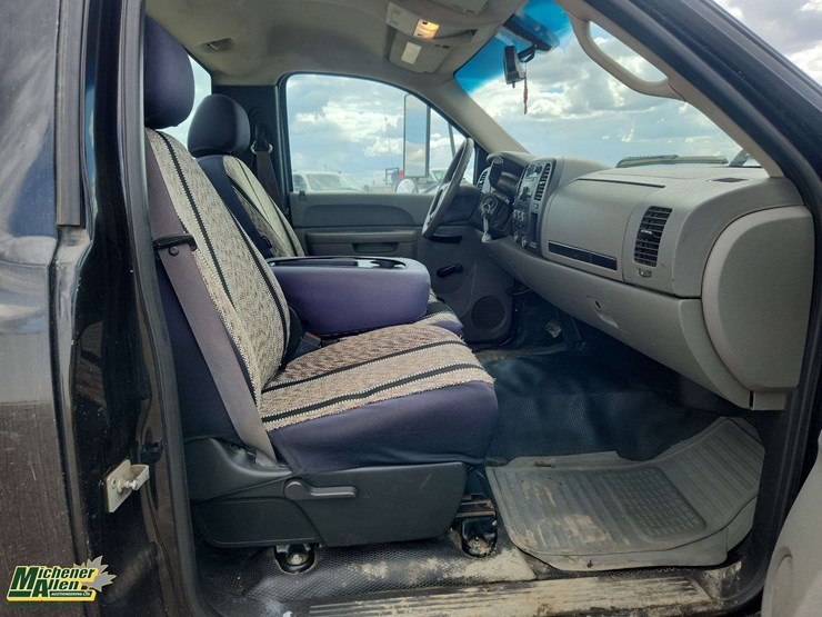 2011-chevrolet-silverado-3500-image-15