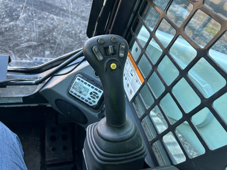 2023-bobcat-t740-image-20