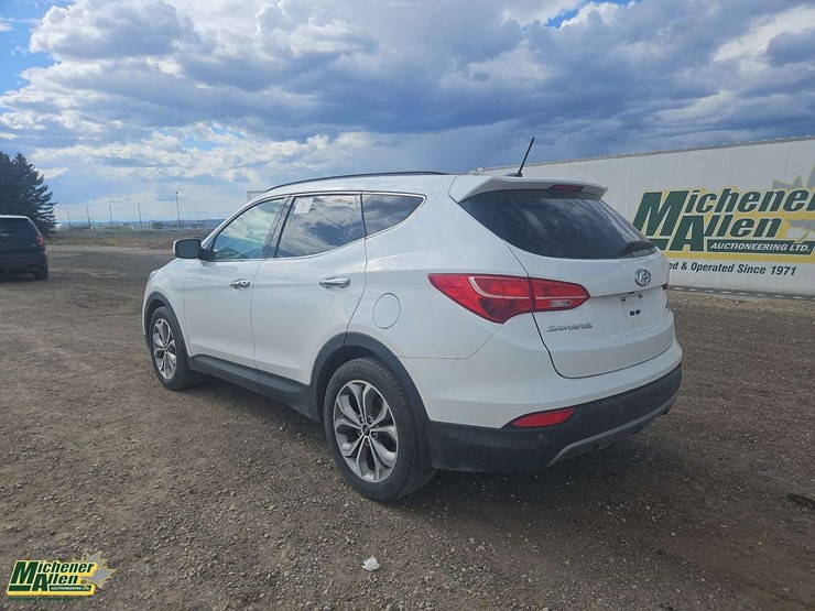 2015-hyundai-santa-fe-image-3