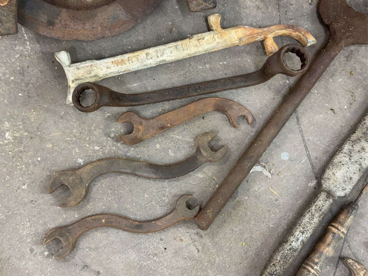 primitive-farm-tools-&-wrench-lot-w/-acme-seeder,-allis-chalmers,-bell-&-hand-tools-image-3