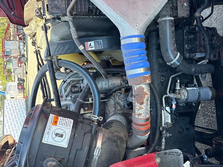 2007-freightliner-m2-106-image-9
