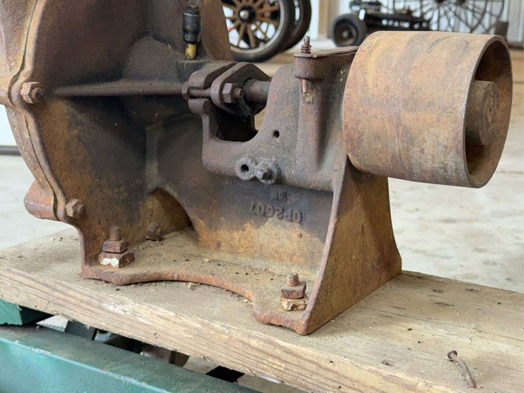fairbanks-morse-pump-on-custom-cart-image-10