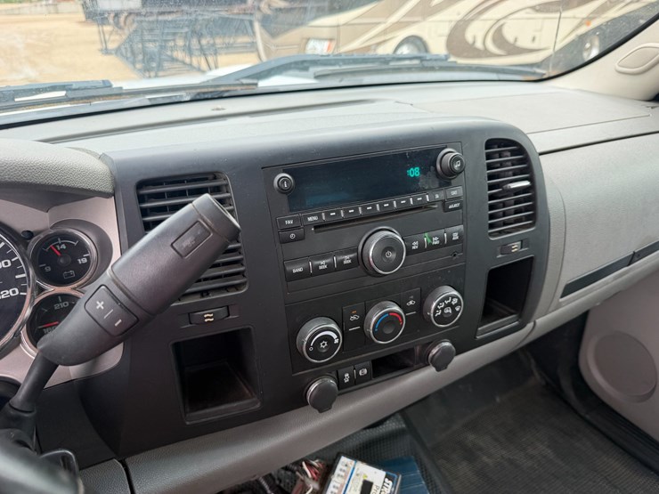 2012-chevrolet-3500-image-12