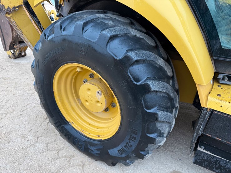 2014-caterpillar-420f-image-6