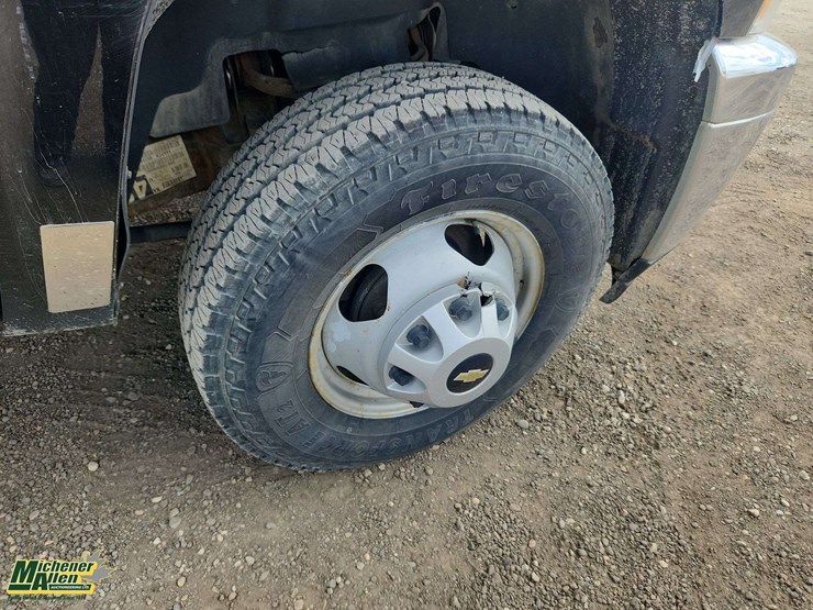 2012-chevrolet-silverado-3500-image-11