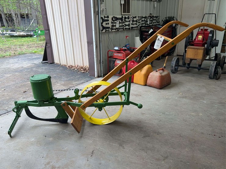 john-deere-deere-&-mansur-co.-hand-push-planter-image-5