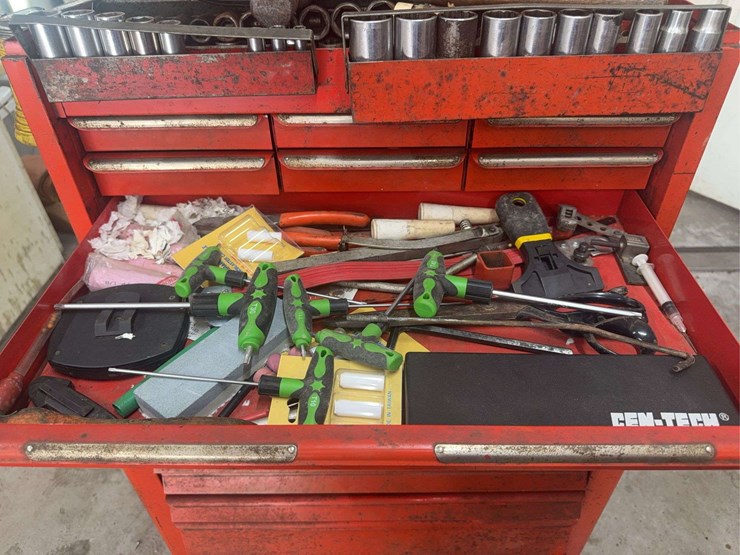 snap-on-tool-cabinet-with-assorted-tools-image-11