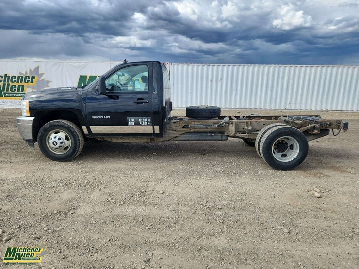 2012-chevrolet-silverado-3500-image-7