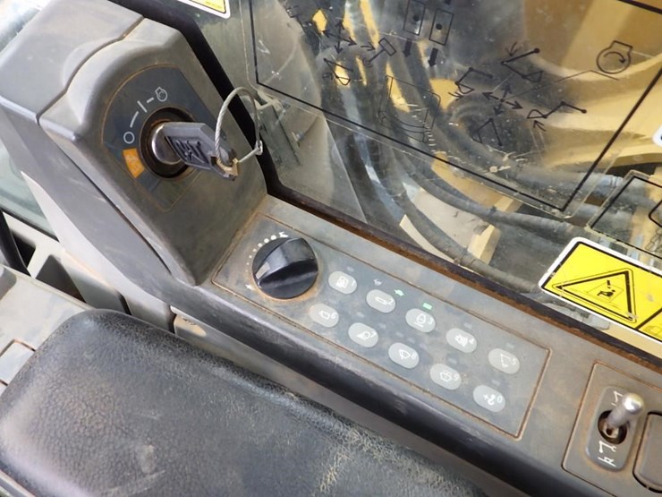 2019-caterpillar-335f-lcr-image-63