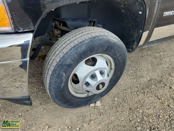 2011-chevrolet-silverado-3500-image-10
