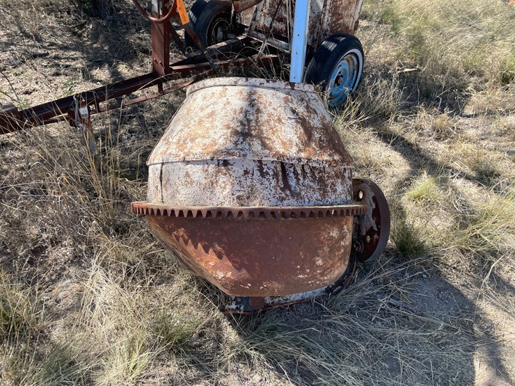 #1034-•-cement-mixer-on-trailer,-parts-only-image-6