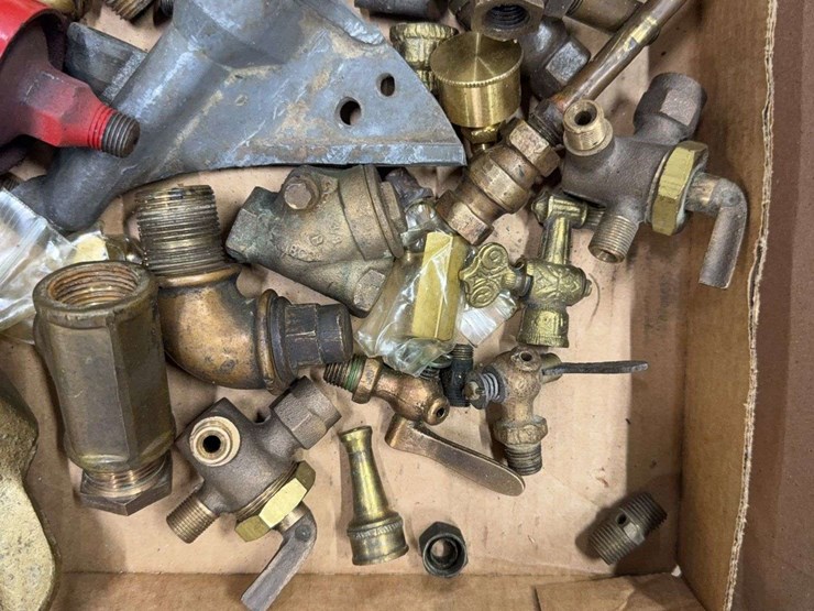 mixed-assorted-metal-fittings-and-fixtures-image-5