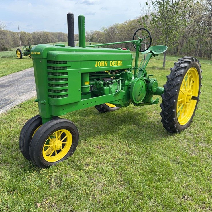 JOHN DEERE B