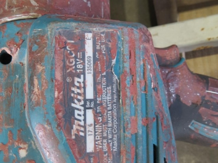 makita-xgc01-barrel-style-caulk/adhesive-gun-image-2