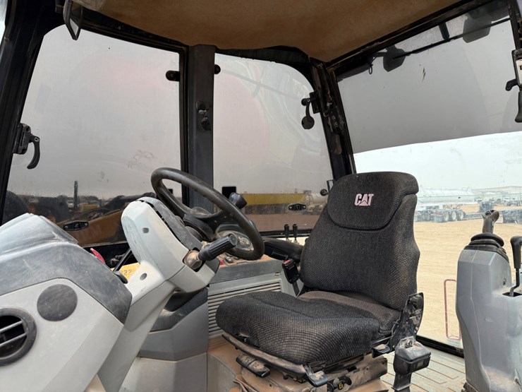 2014-caterpillar-420f-image-9