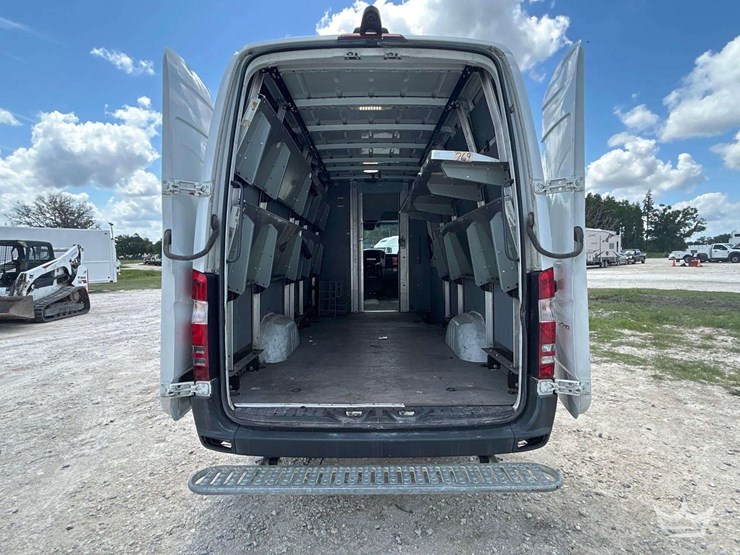 2016-mercedes-benz-sprinter-2500-image-23