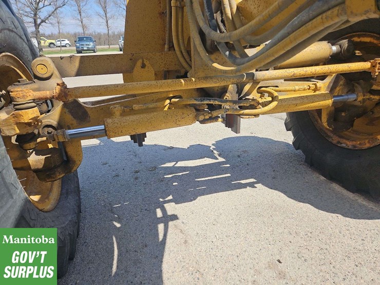 caterpillar-140h-image-23