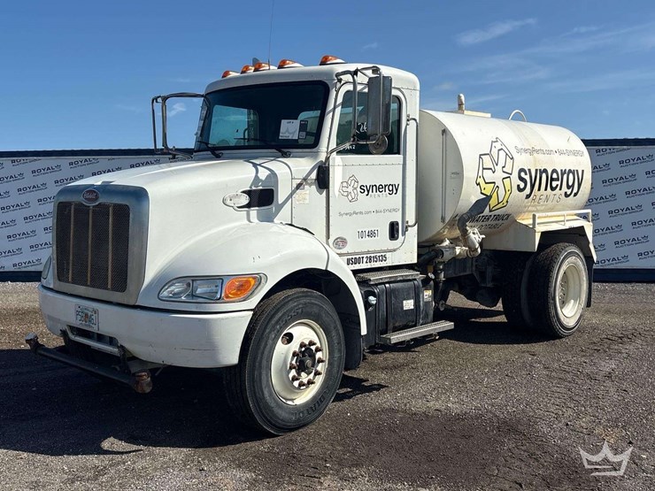 2017-peterbilt-337-image-1