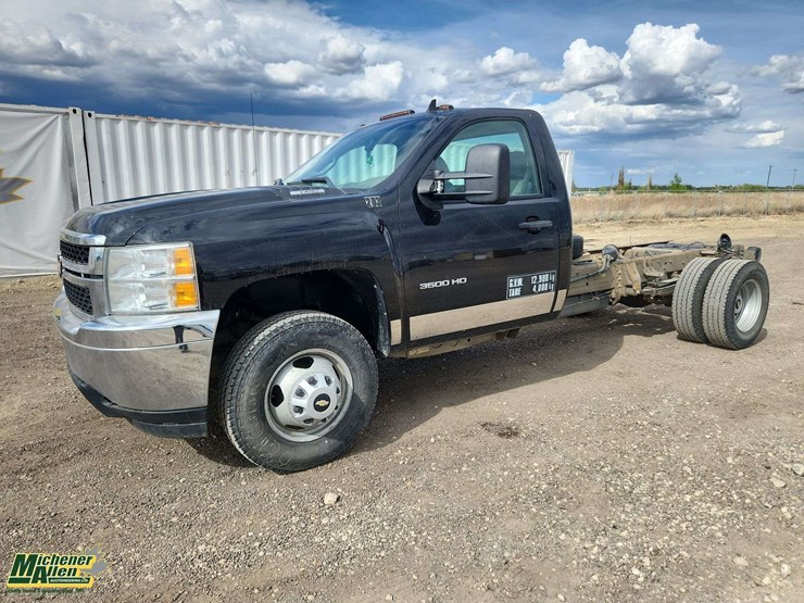 2012-chevrolet-silverado-3500-image-1