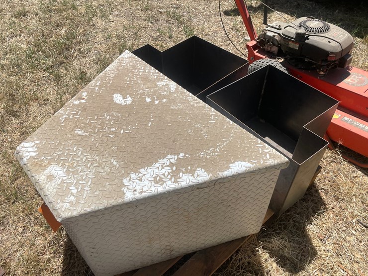 #1074-•-trailer-tool-box-image-1