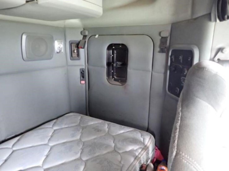 2016-kenworth-t880-image-22