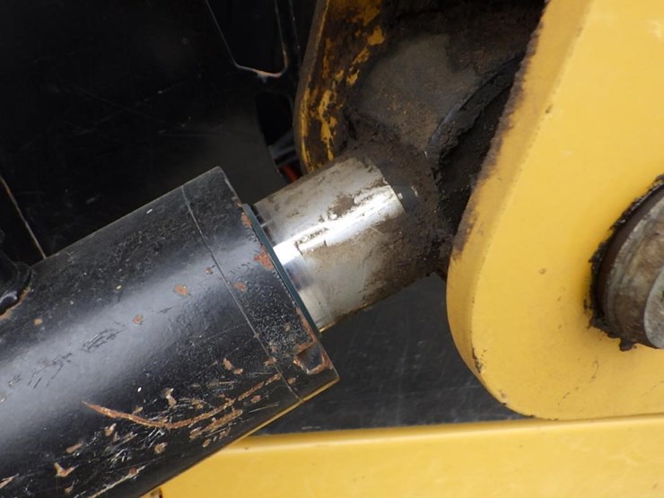 2021-caterpillar-259d3-image-18