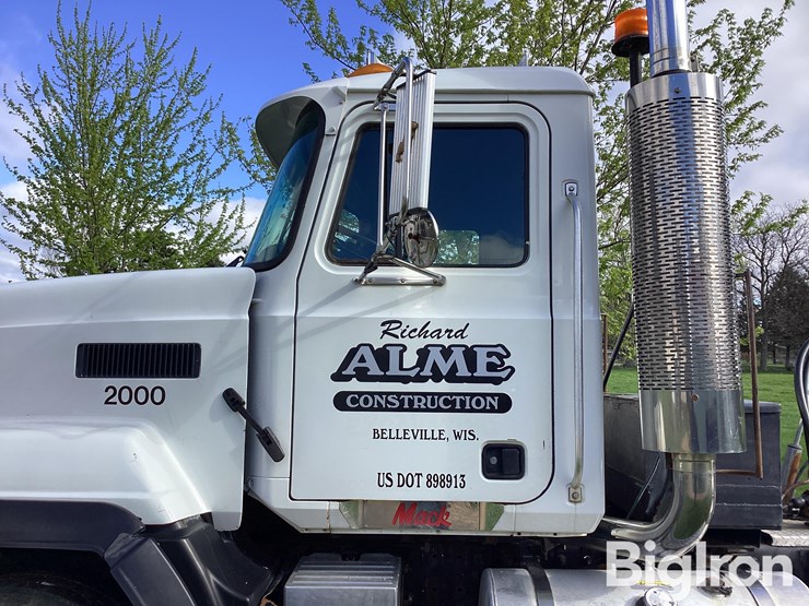 2000-mack-cl713-image-13
