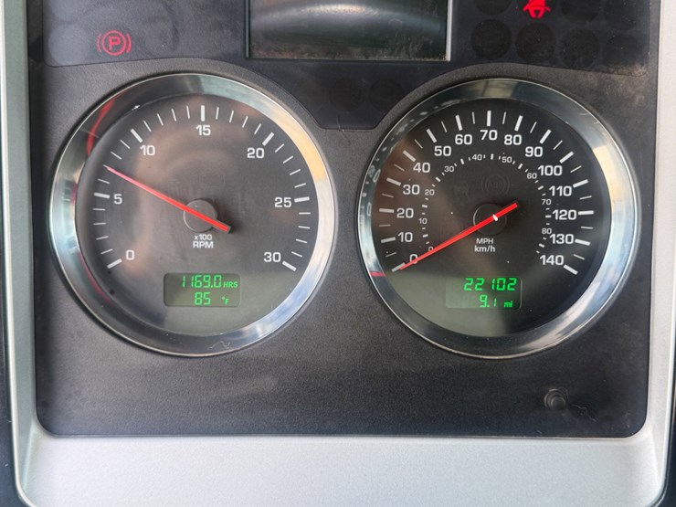 2011-kenworth-t800-image-30