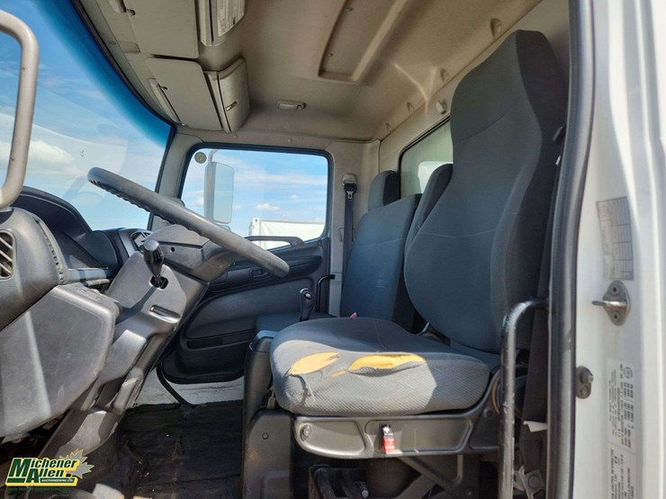 2016-hino-308-image-17