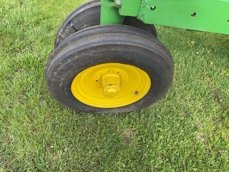 john-deere-b-image-11