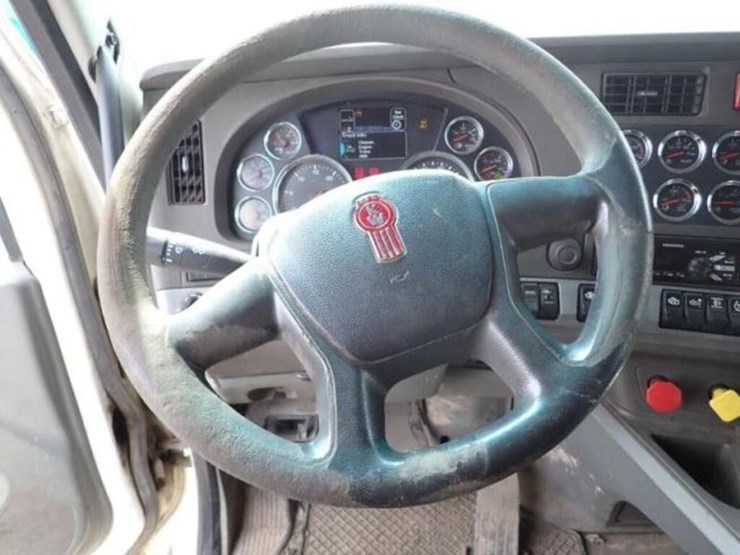 2016-kenworth-t880-image-16
