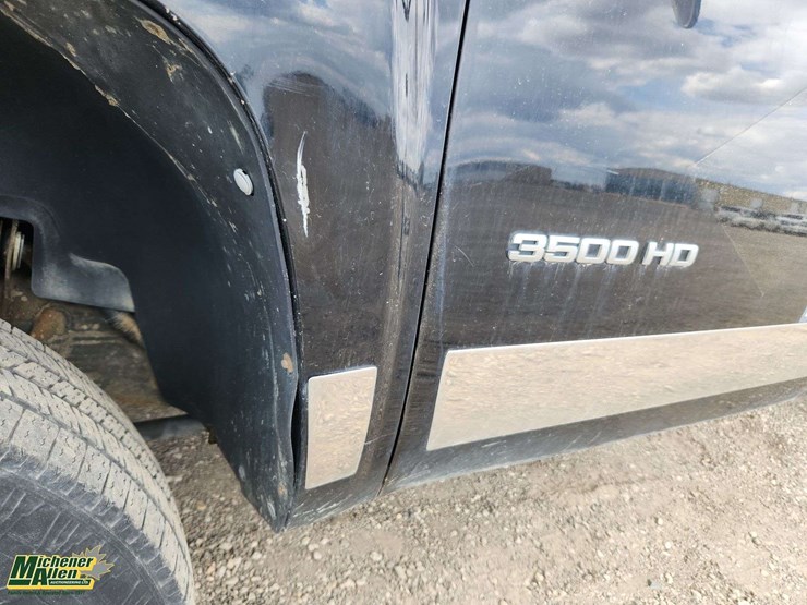 2011-chevrolet-silverado-3500-image-40