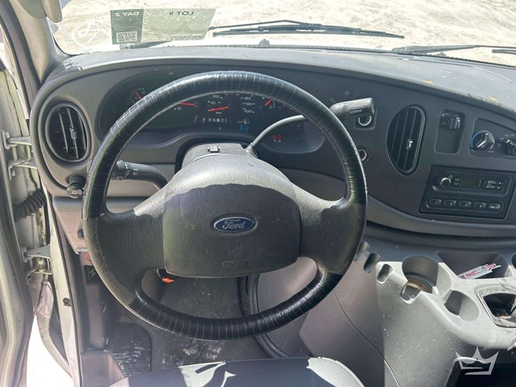2005-ford-cargo-image-11