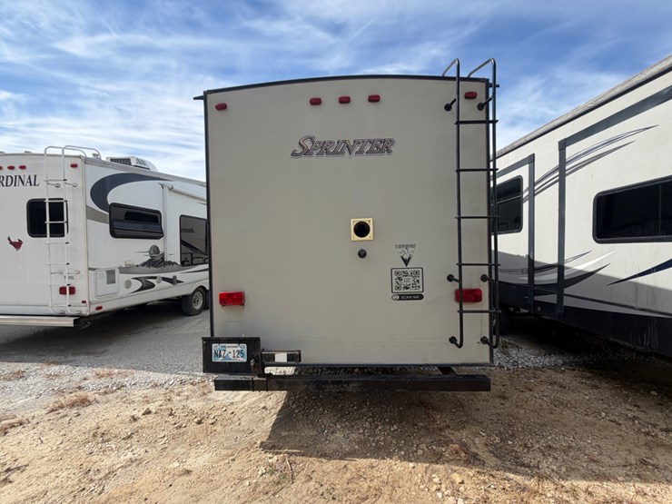 2016-keystone-5th-wheel-image-5